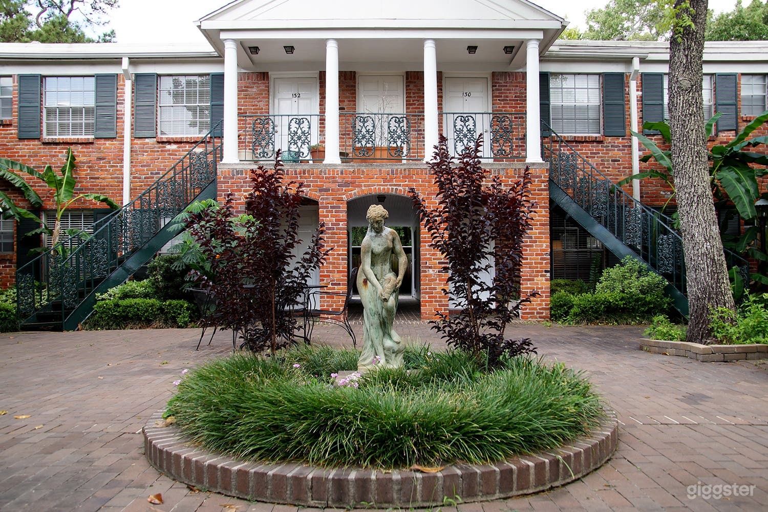 Intimate creole meeting and production space in the heart of I-10 corridor!