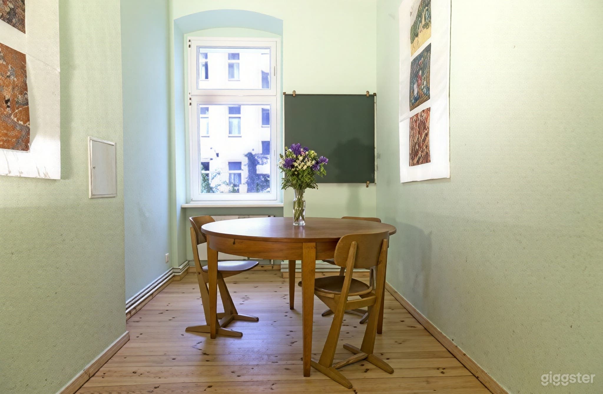 Gemütlicher Besprechungsraum mit Tageslicht Foto 1