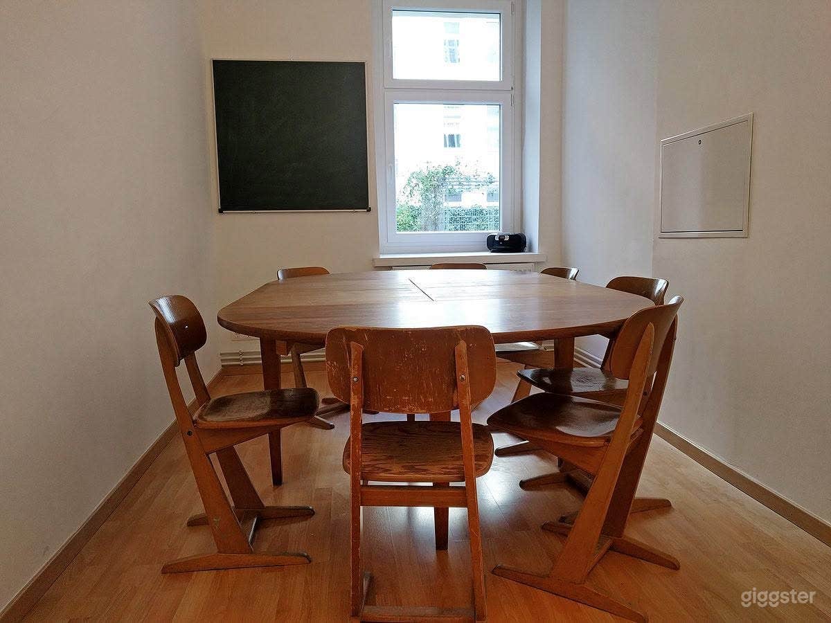 Gemütlicher Besprechungsraum mit Tageslicht Foto 2