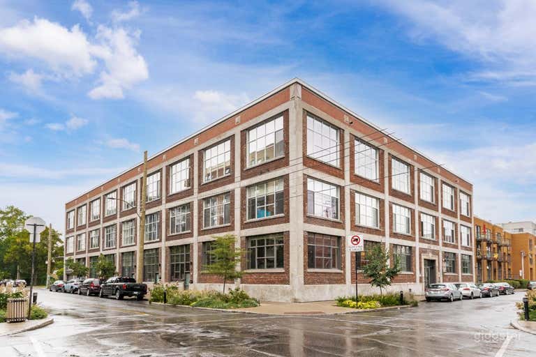  Loft industrial con techo alto de 3 niveles 
