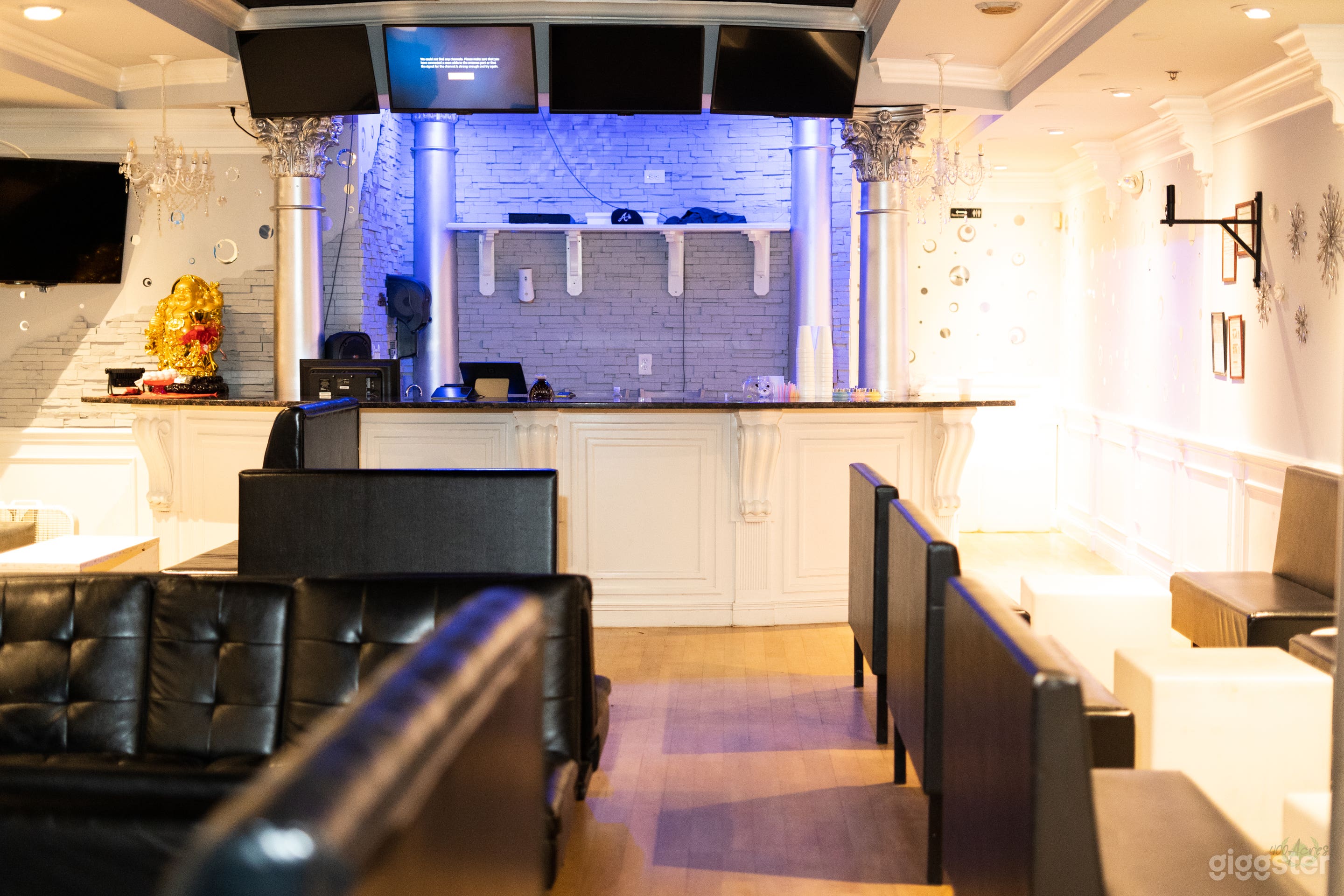 Luxurious spacious party venue Photo 1