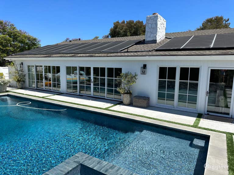  Chic & Charming Pool, a Luxurious Escape 