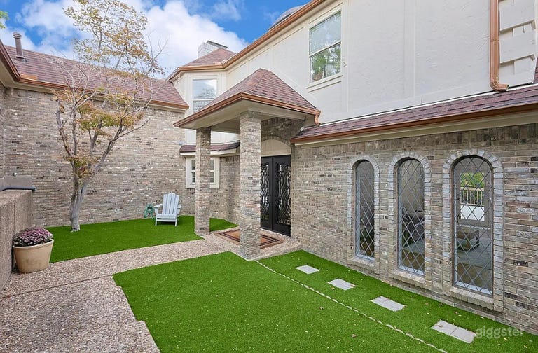  Dallas Cottage in Lux. 