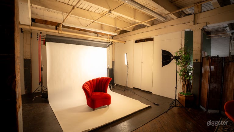  Mid-Century Modern Photo Studio 