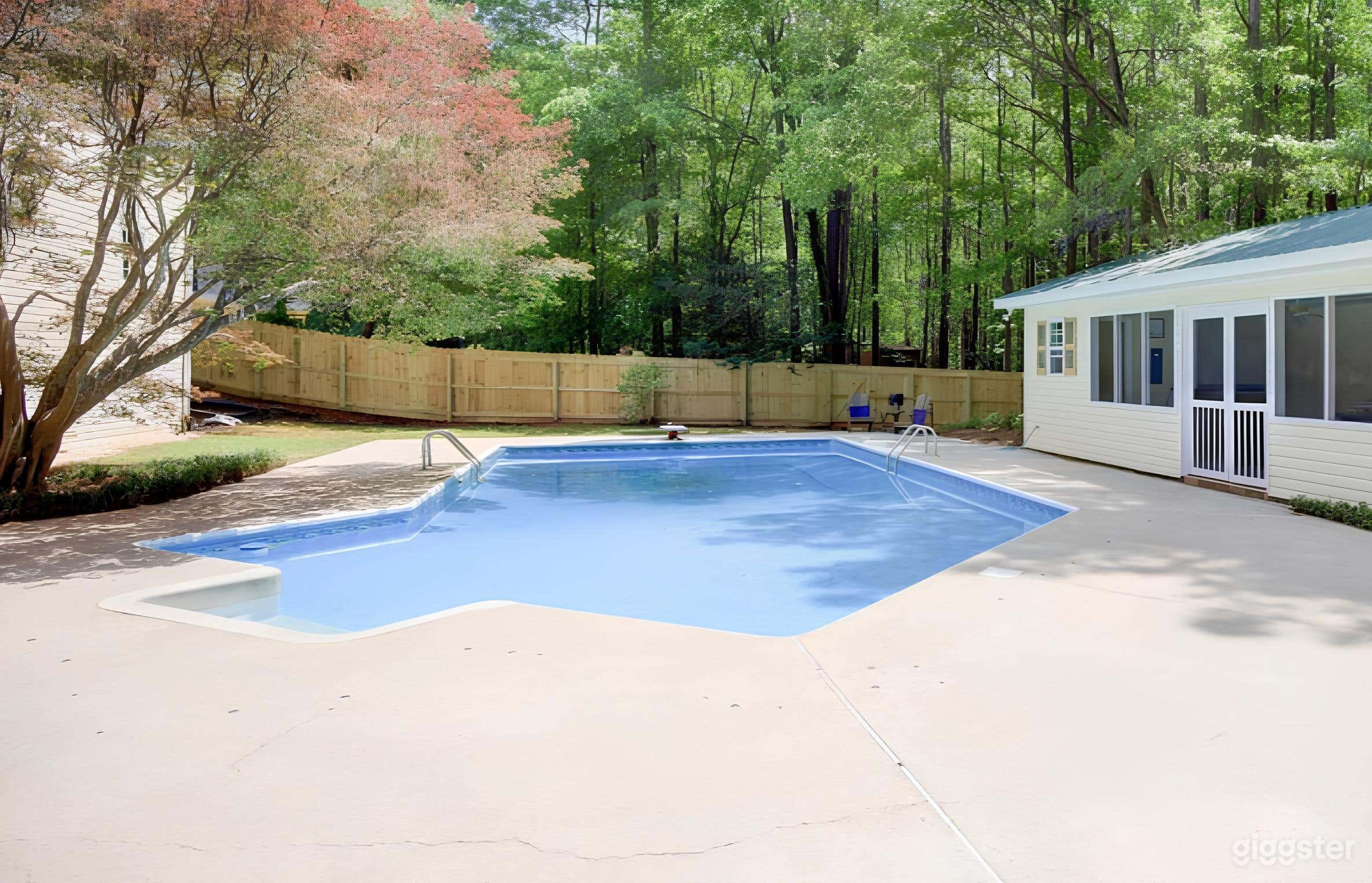 Private Beautiful Saltwater Pool Photo 4