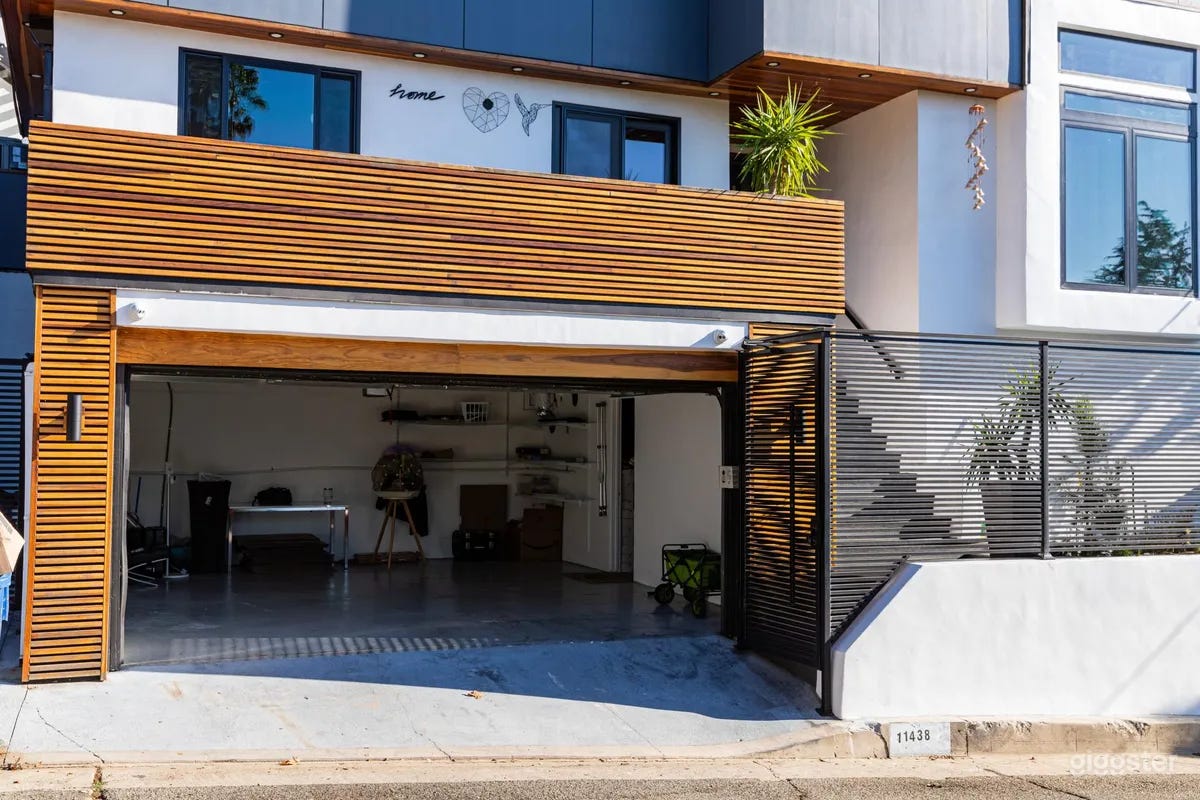 Studio city – PANORAMIC VIEWS & STUNNING ROOFTOP Photo 2