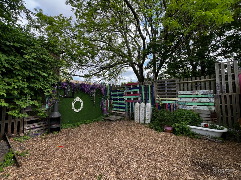  Garden 2 with wood burner 