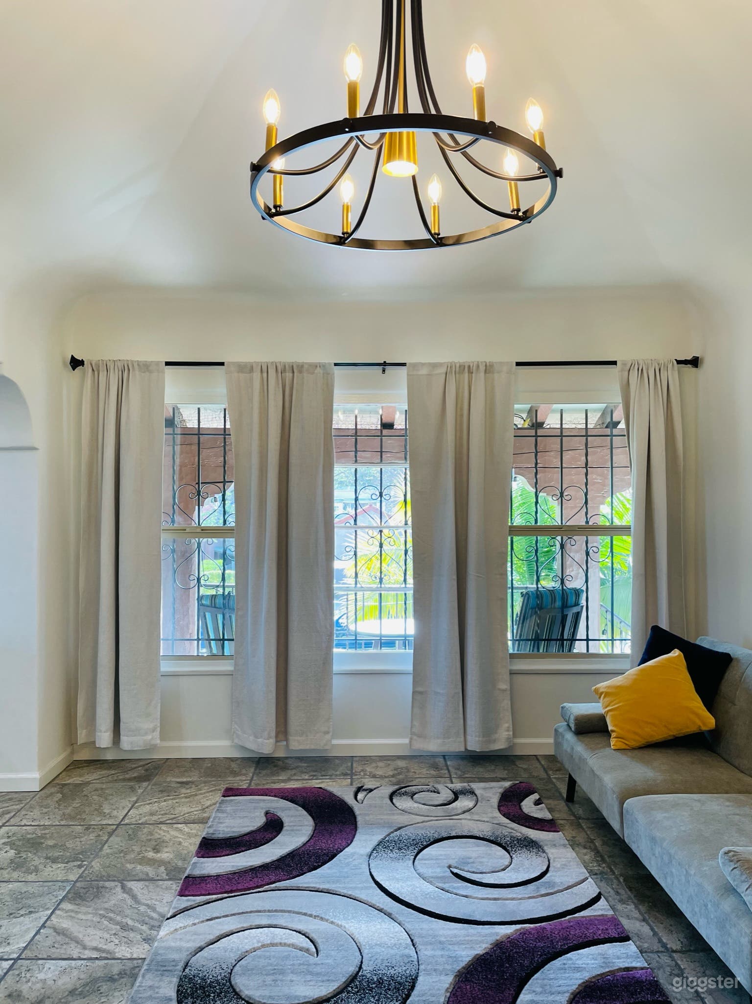 Spacious, well-lit dining room with sofa that converts to a futon. Also has seating for 6.