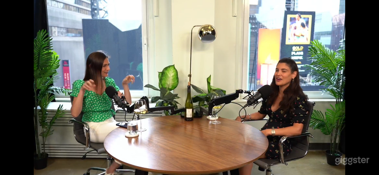  Times Square Video Studio - Podcasts, Webinars, + 