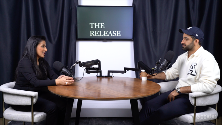  Times Square Video Studio - Podcasts, Webinars, + 