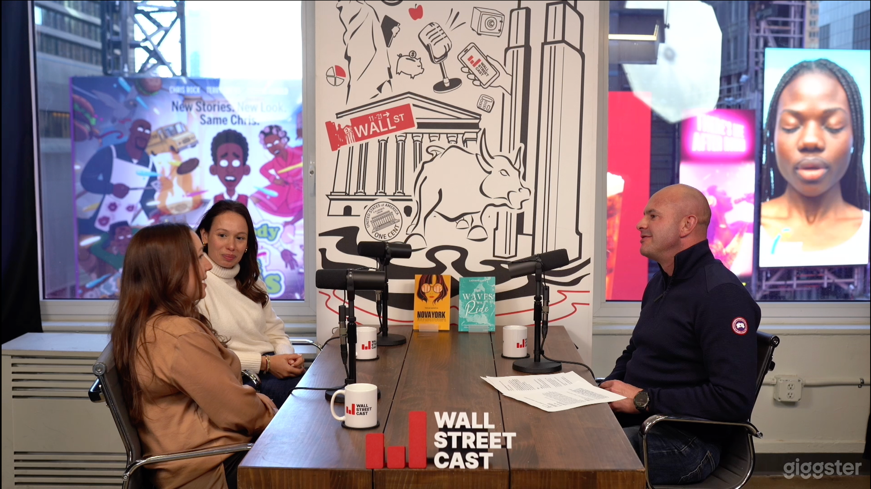 Popular Brazilian podcast "Wall Street Cast" with a view of Times Square