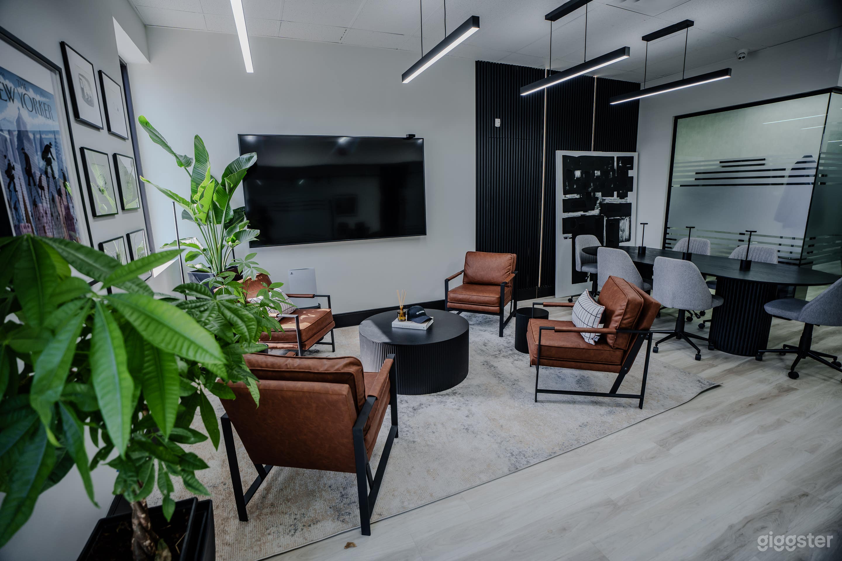 High-End Modern Office with Private Meeting Room &amp; Reception Photo 3