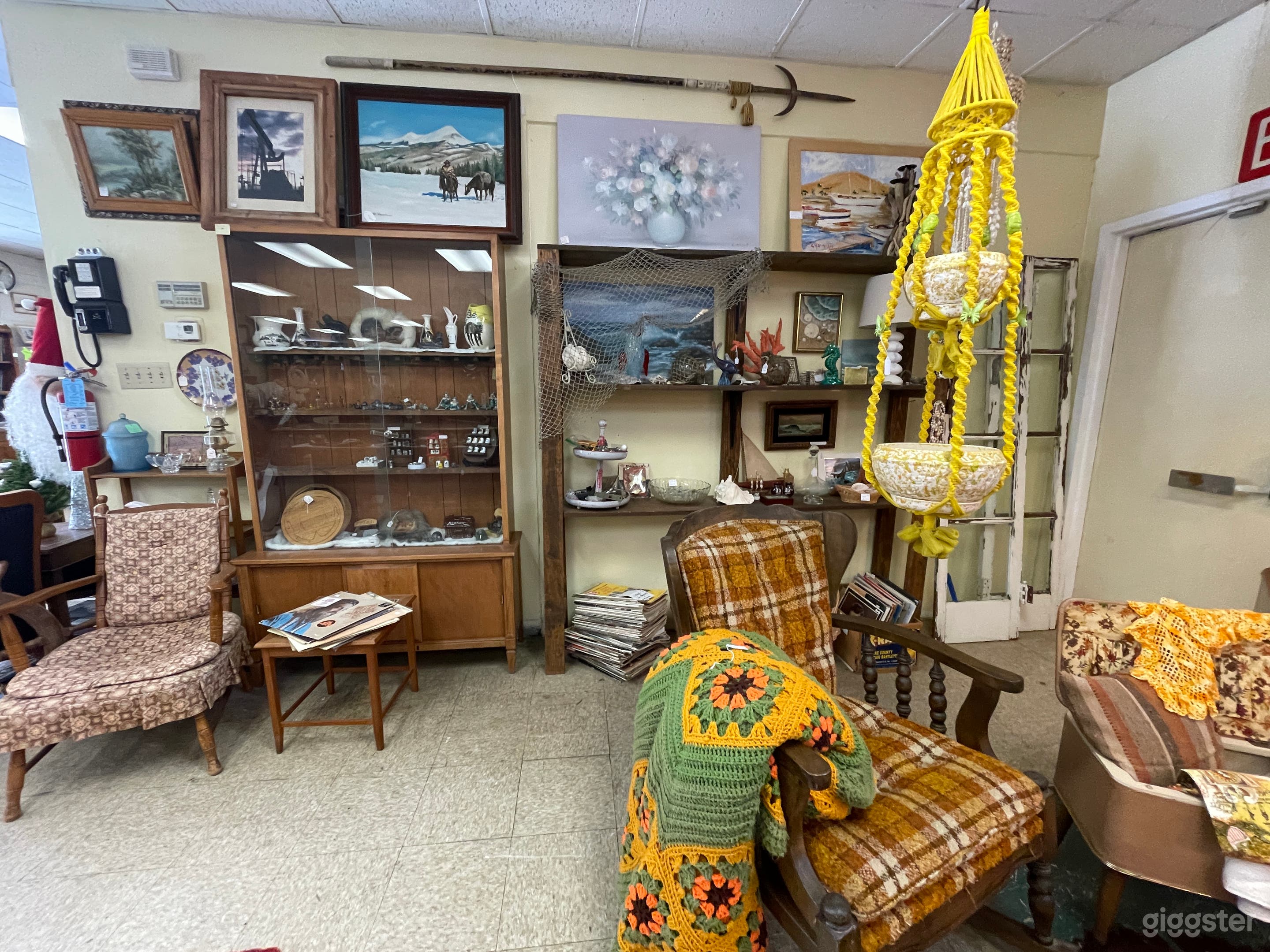 Vintage Antique Store Photo 4