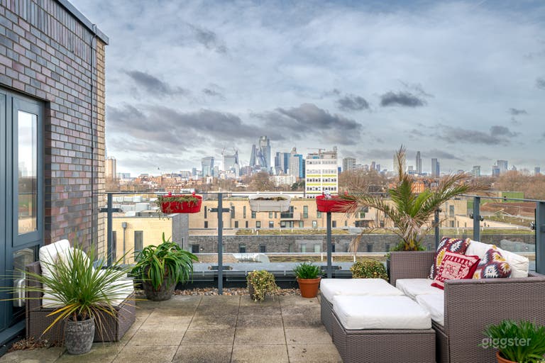  Modernes Penthouse mit großer Terrasse und Stadtblick 