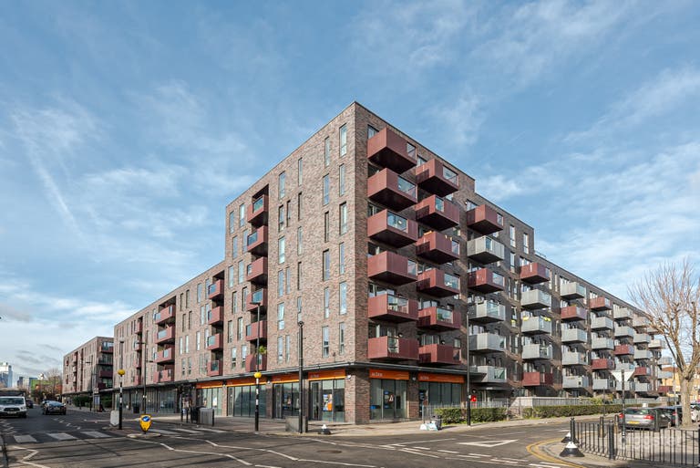  Modernes Penthouse mit großer Terrasse und Stadtblick 