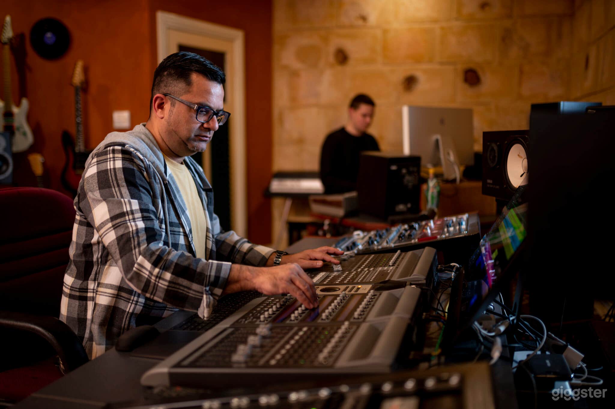 Platinum Studio Photo 3