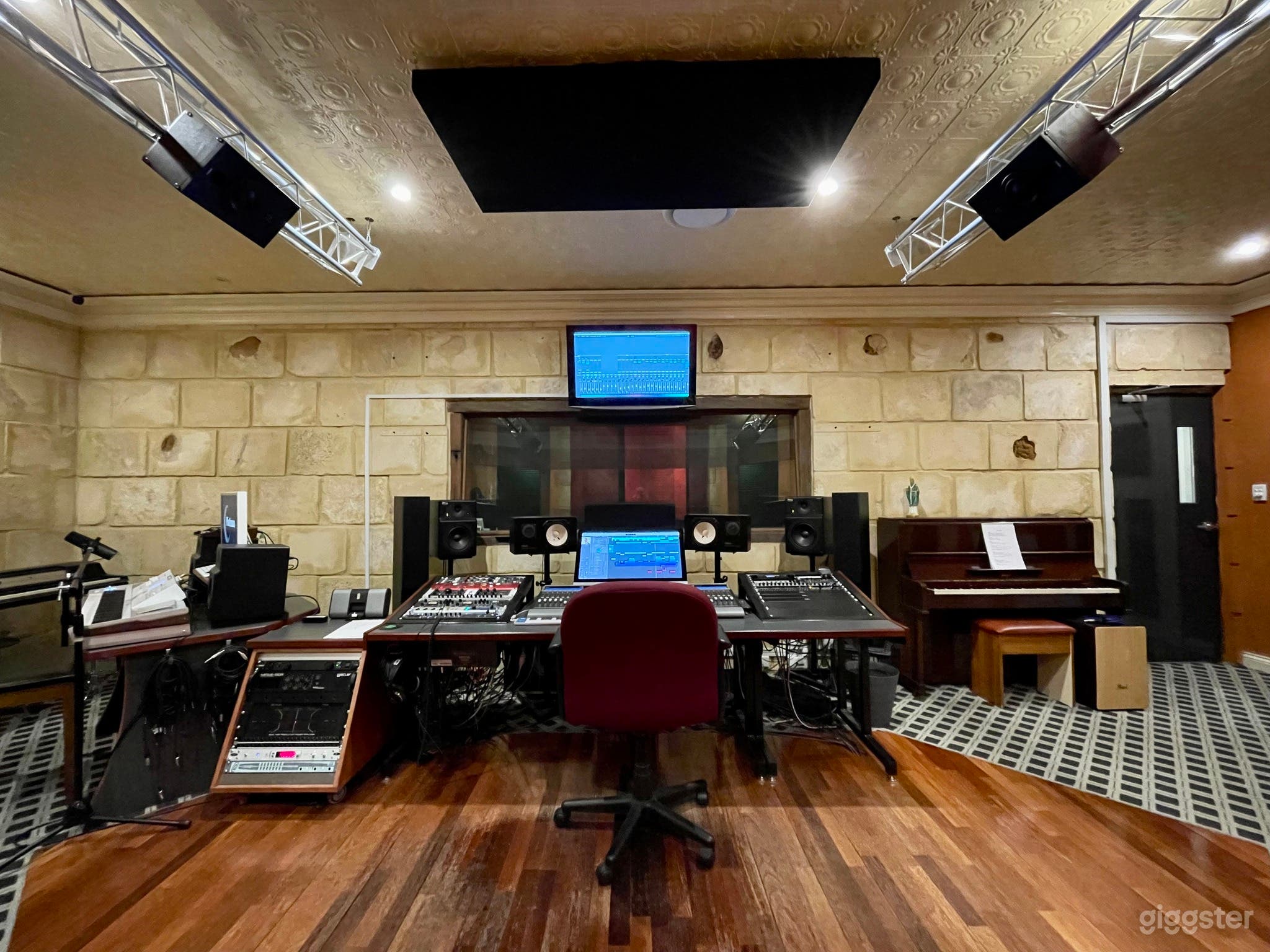 Platinum Studio Photo 2