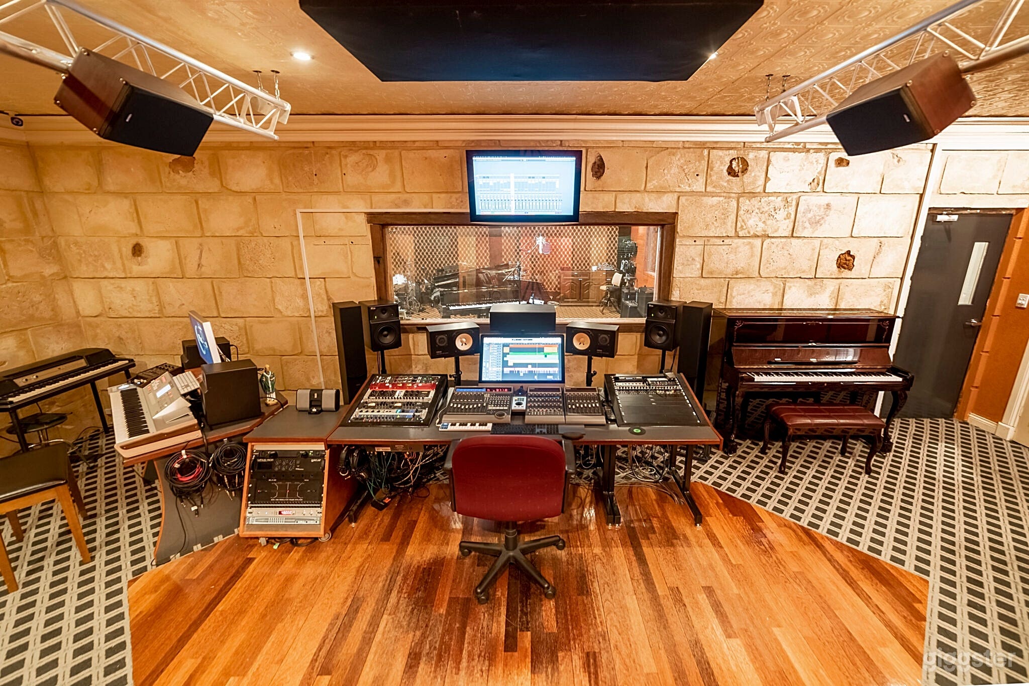 Platinum Studio Photo 1