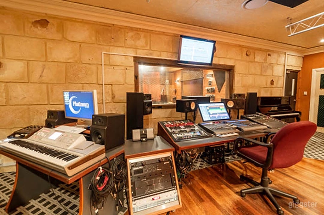 Platinum Studio Photo 4