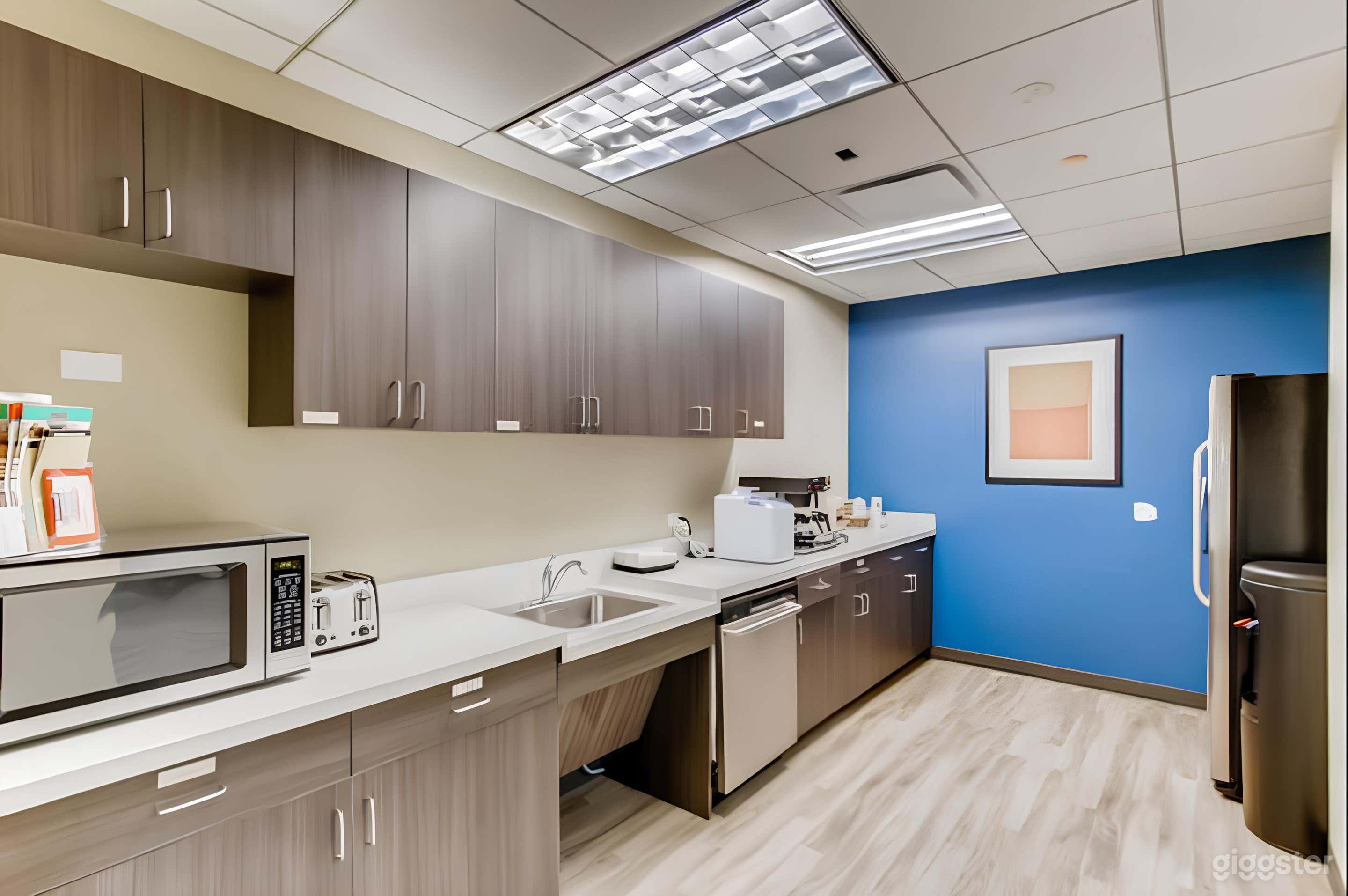 Conference Room for 5 at Chicago O'Hare Photo 4