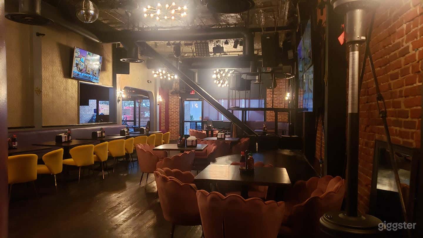 Spacious and  Classy Lounge in Downtown Santa Ana Photo 2