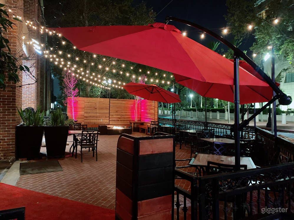 Spacious and  Classy Lounge in Downtown Santa Ana Photo 4