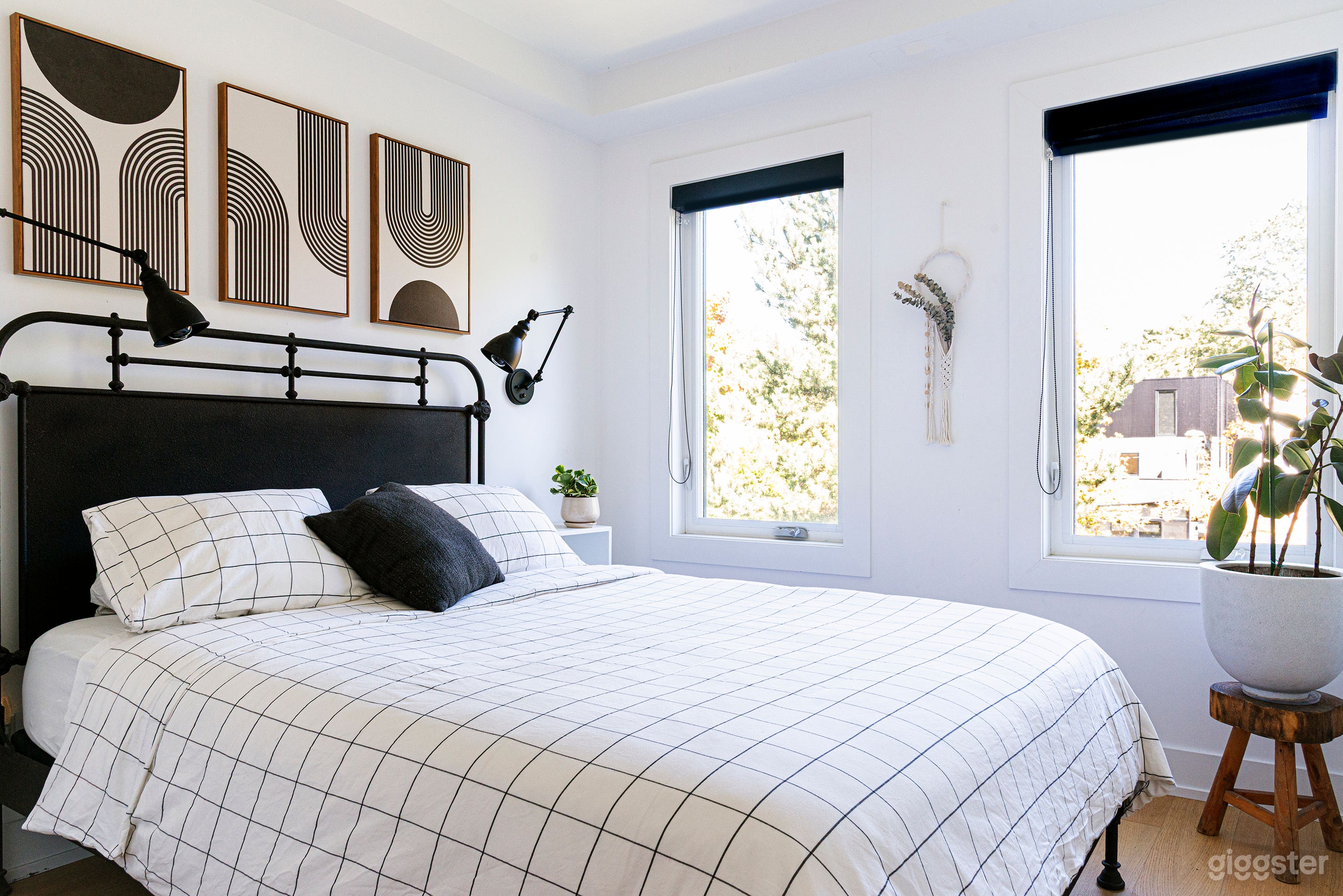 Open Concept Scandinavian inspired home Photo 3