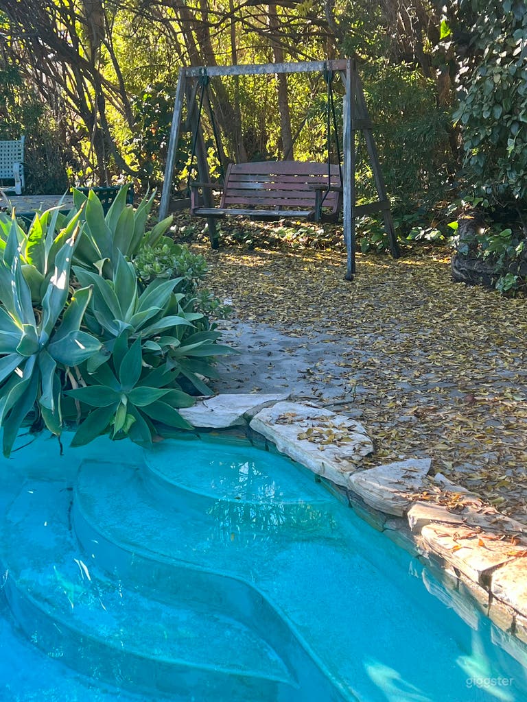  Urban Homestead 1950's Bohemian-Chic Sanctuary  