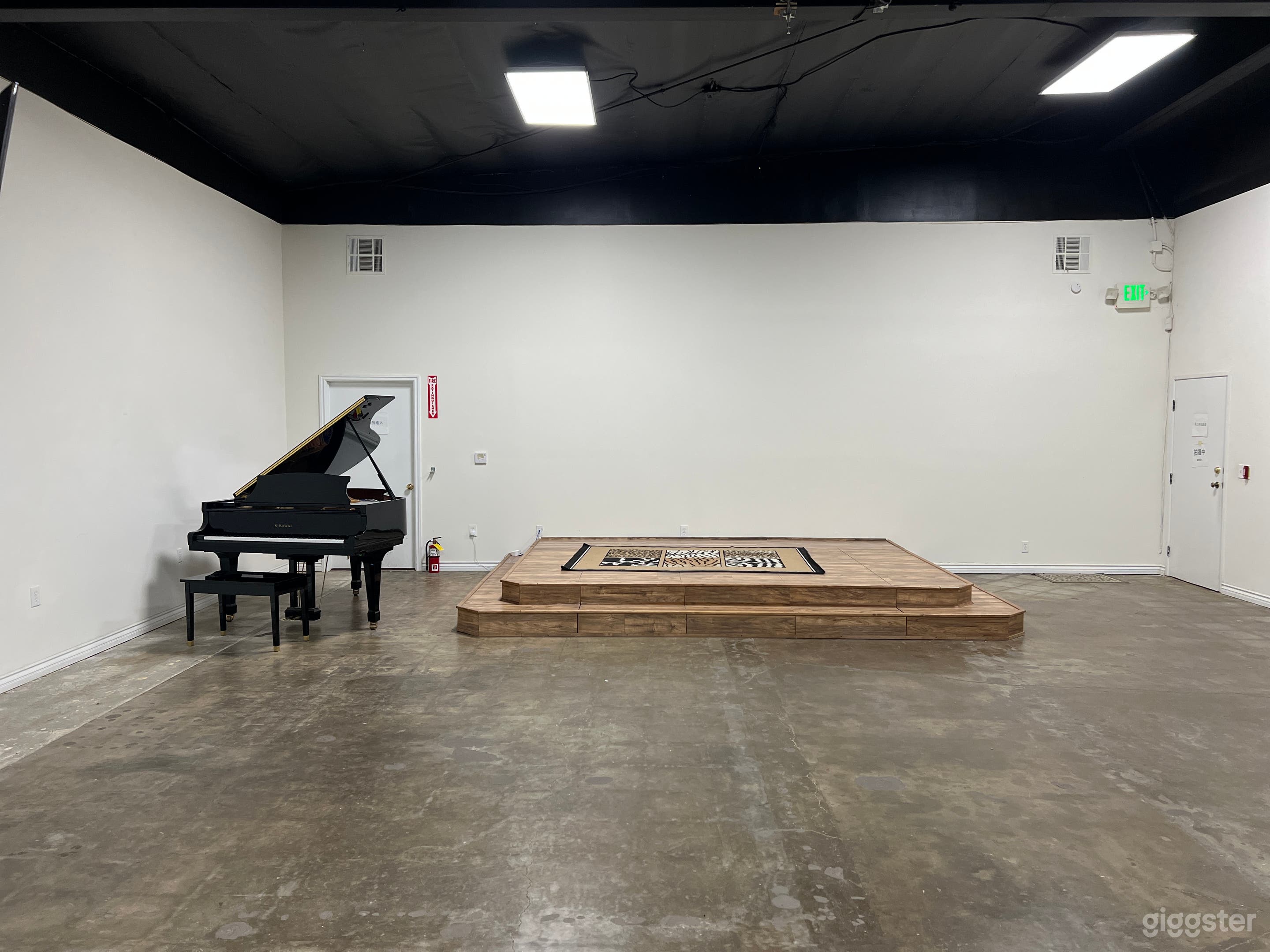 Photo/Video/Podcast Studio and Recording Studio Photo 2