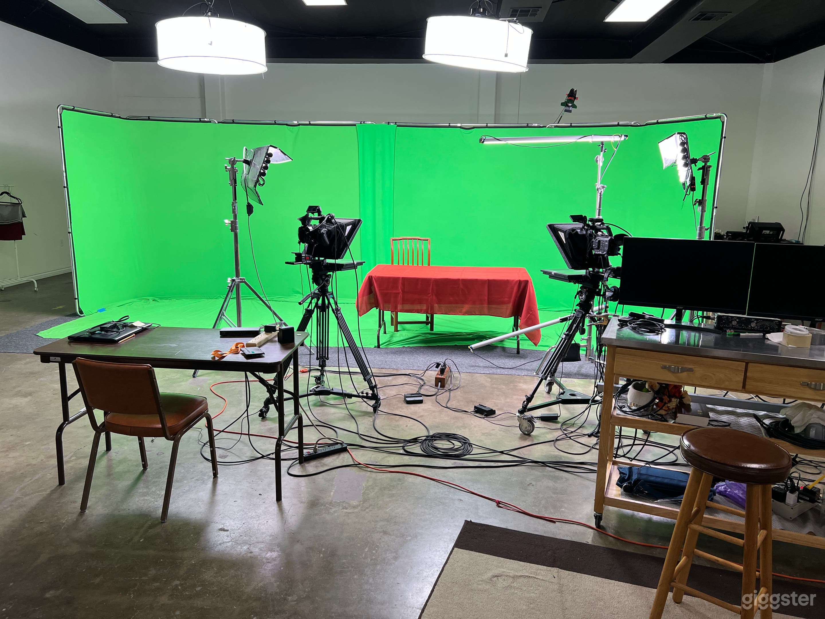 Photo/Video/Podcast Studio and Recording Studio Photo 1