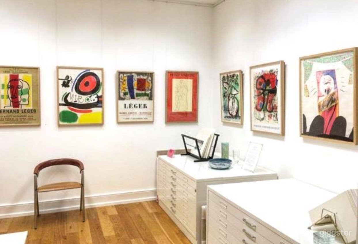 Front &amp; Back Room - Gallery &amp; Framing Showroom Photo 1