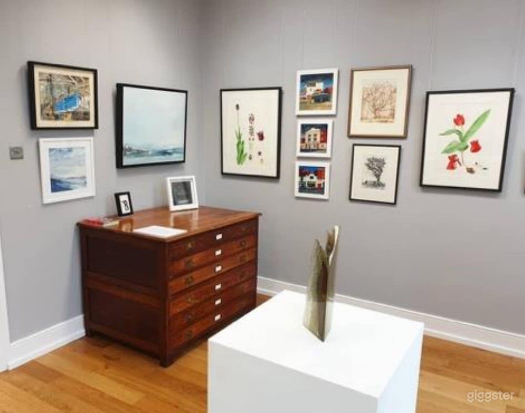 Front &amp; Back Room - Gallery &amp; Framing Showroom Photo 3