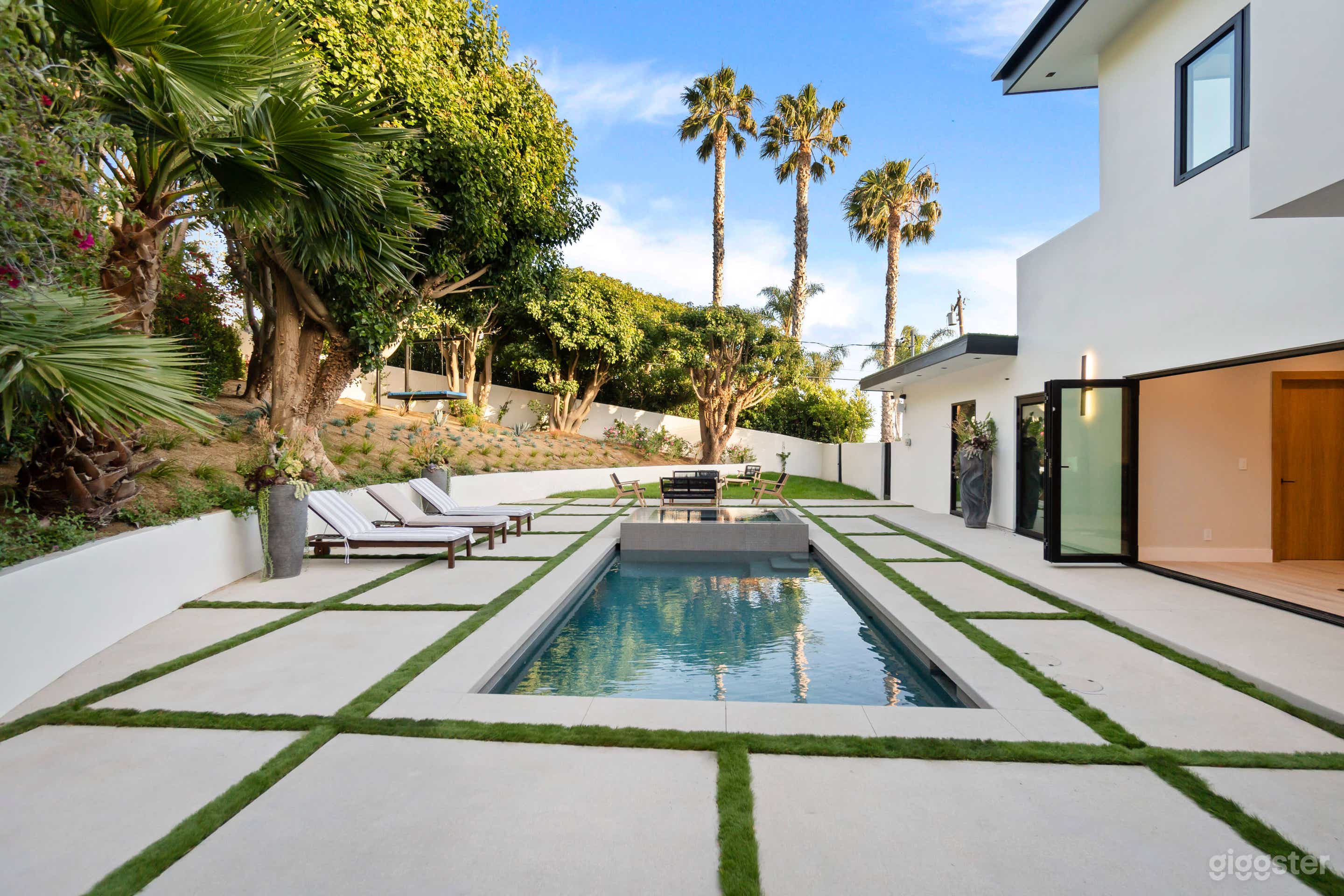 SLEEK MODERN SEA VIEW ESTATE POOL, COURT &amp; VIEWS Photo 4