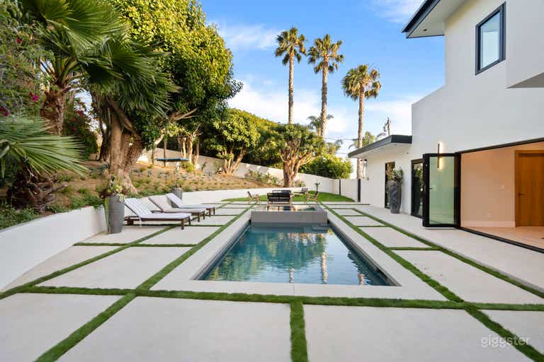  SLEEK MODERN SEA VIEW ESTATE POOL, COURT & VIEWS 