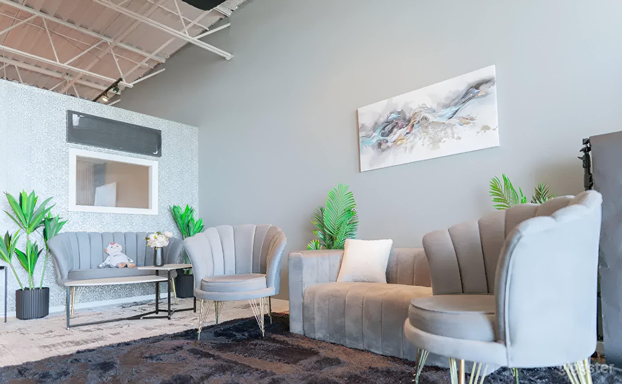 Professional Photography Studio with Lighting & Backdrop Photo 4