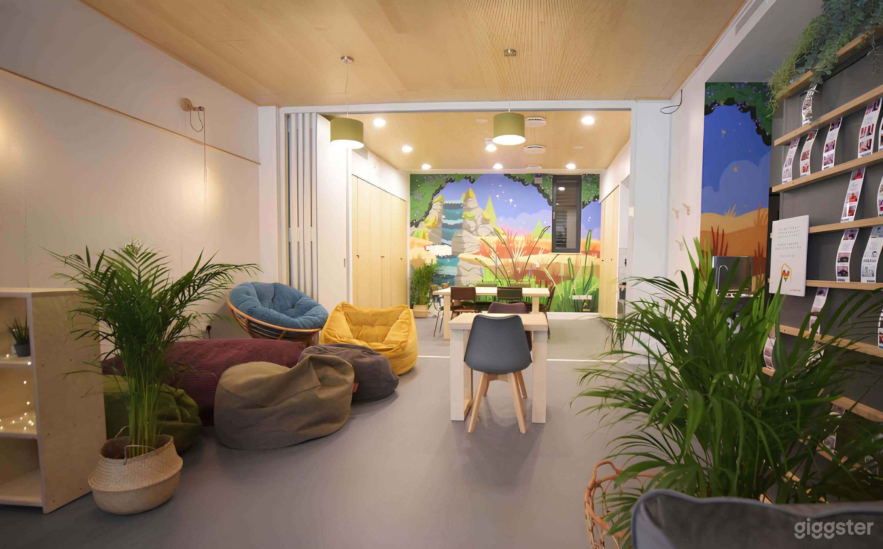 Bright and Welcoming Community Lounge Photo 4