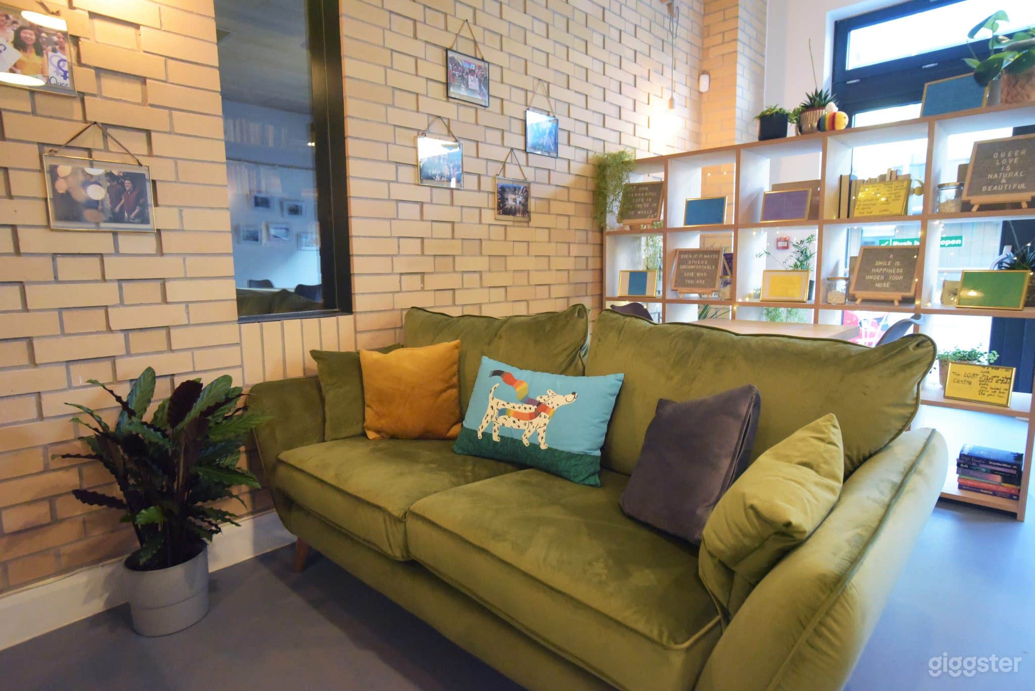 Bright and Welcoming Community Lounge Photo 2