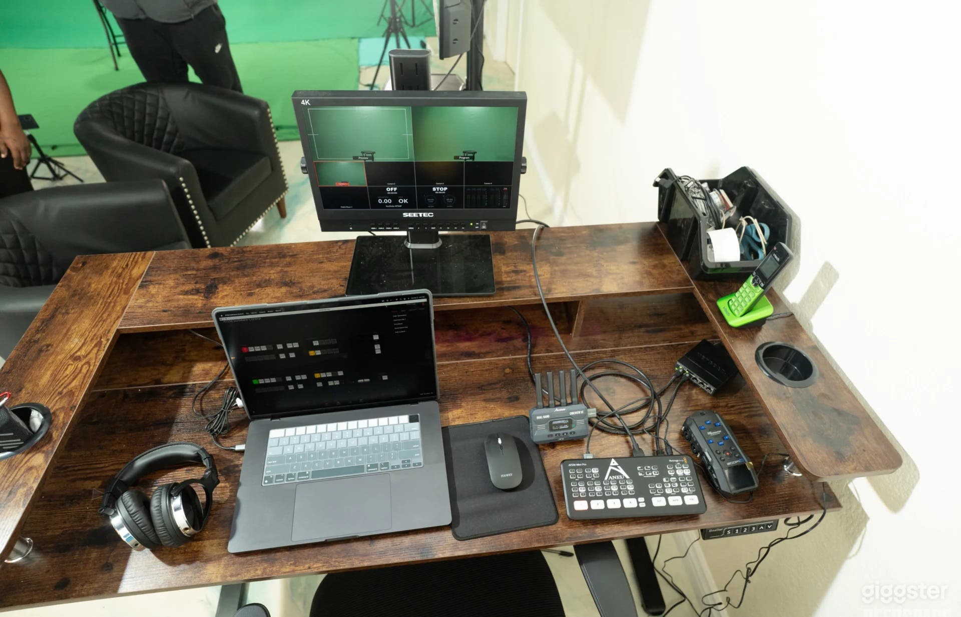 Multi Camera Monitor &amp; Switcher 