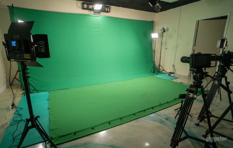  18 x 18 green screen studio rental 