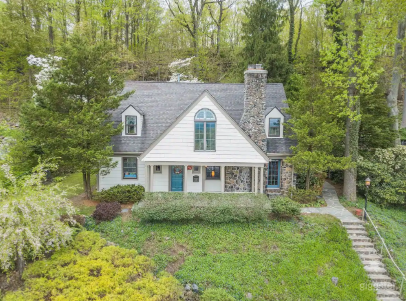 Modern Mountain Cottage with NYC Views Photo 2
