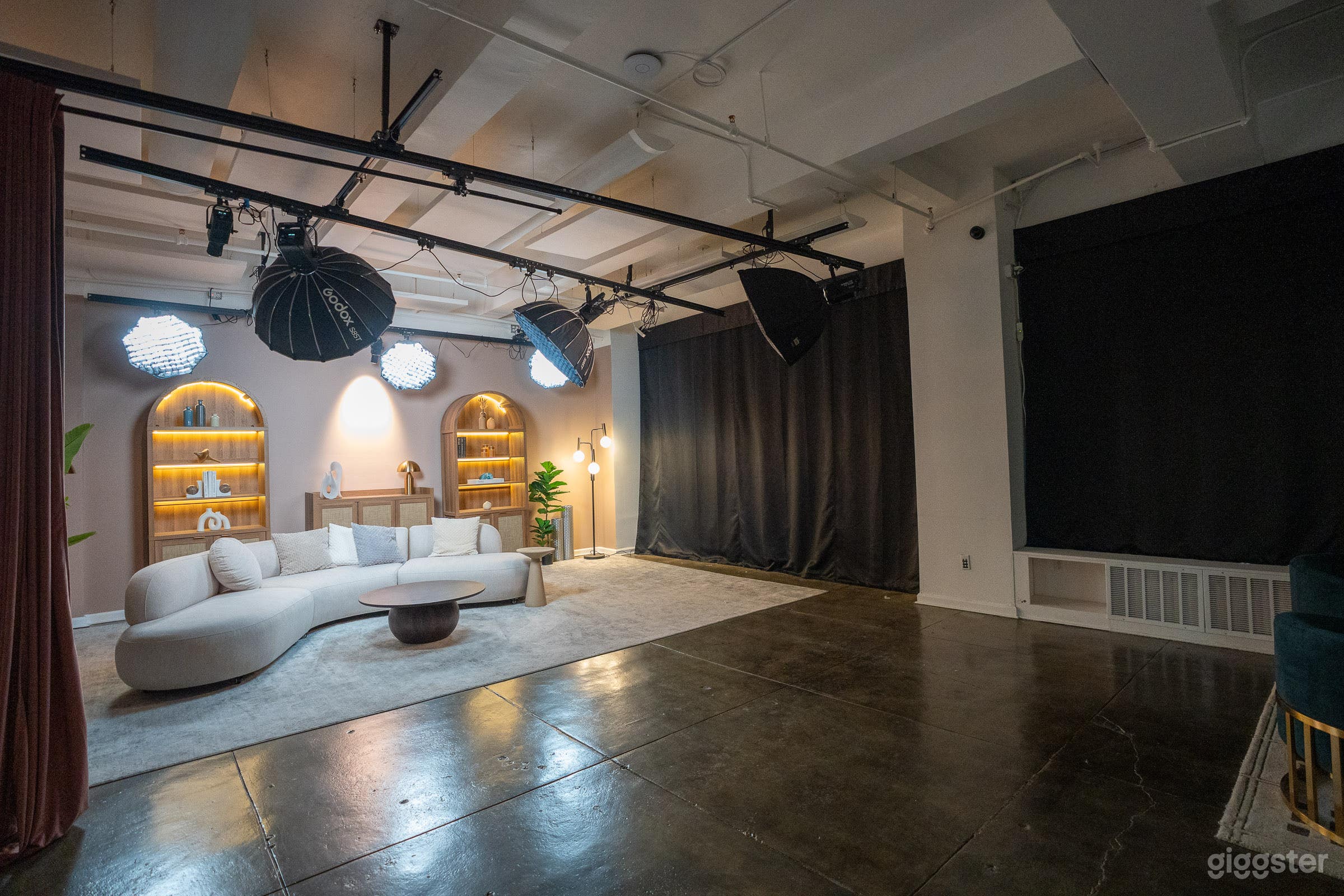 Entire Midtown Studio Photo 1