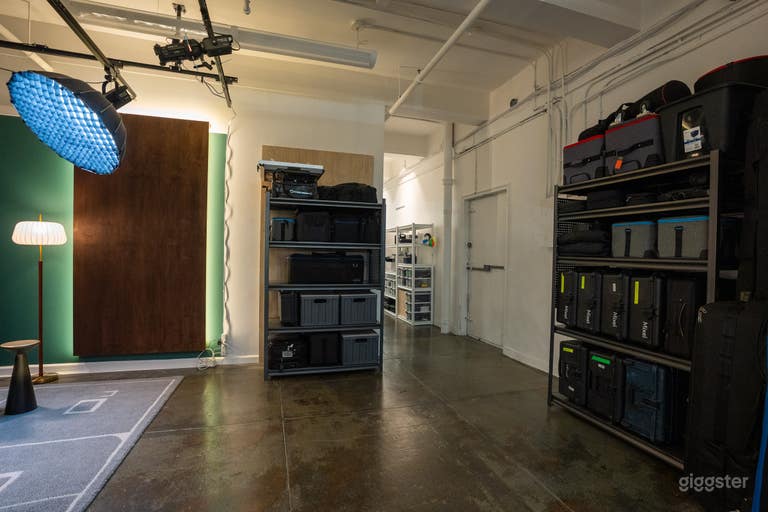  Entire Midtown Studio 