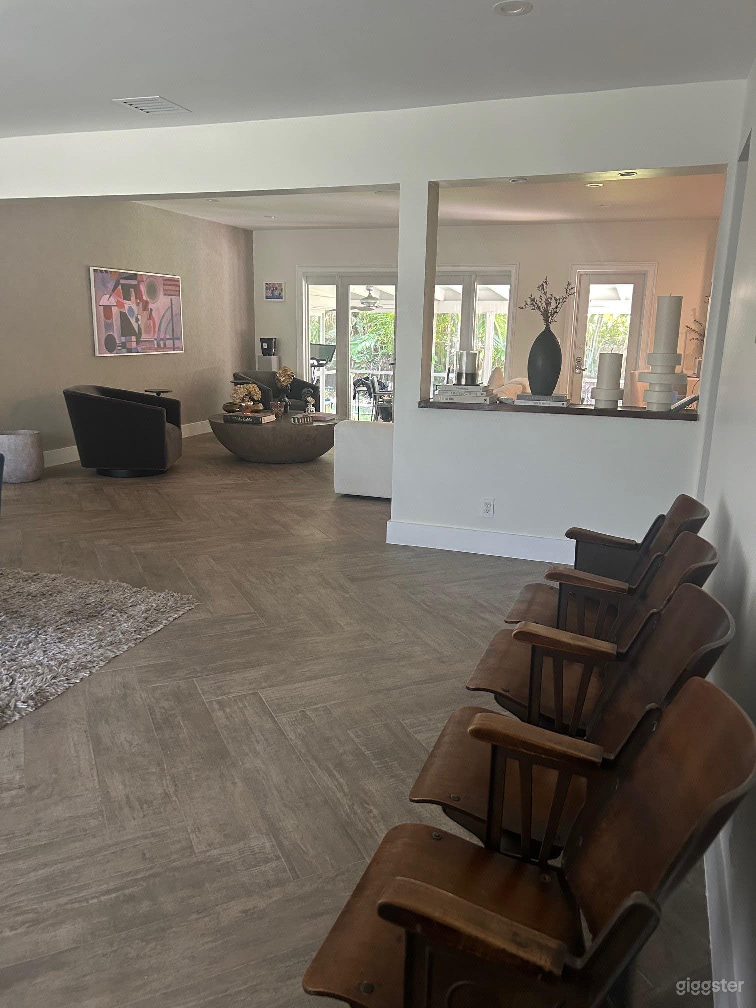 Cozy Mid-Century Modern Home in Miami Photo 2