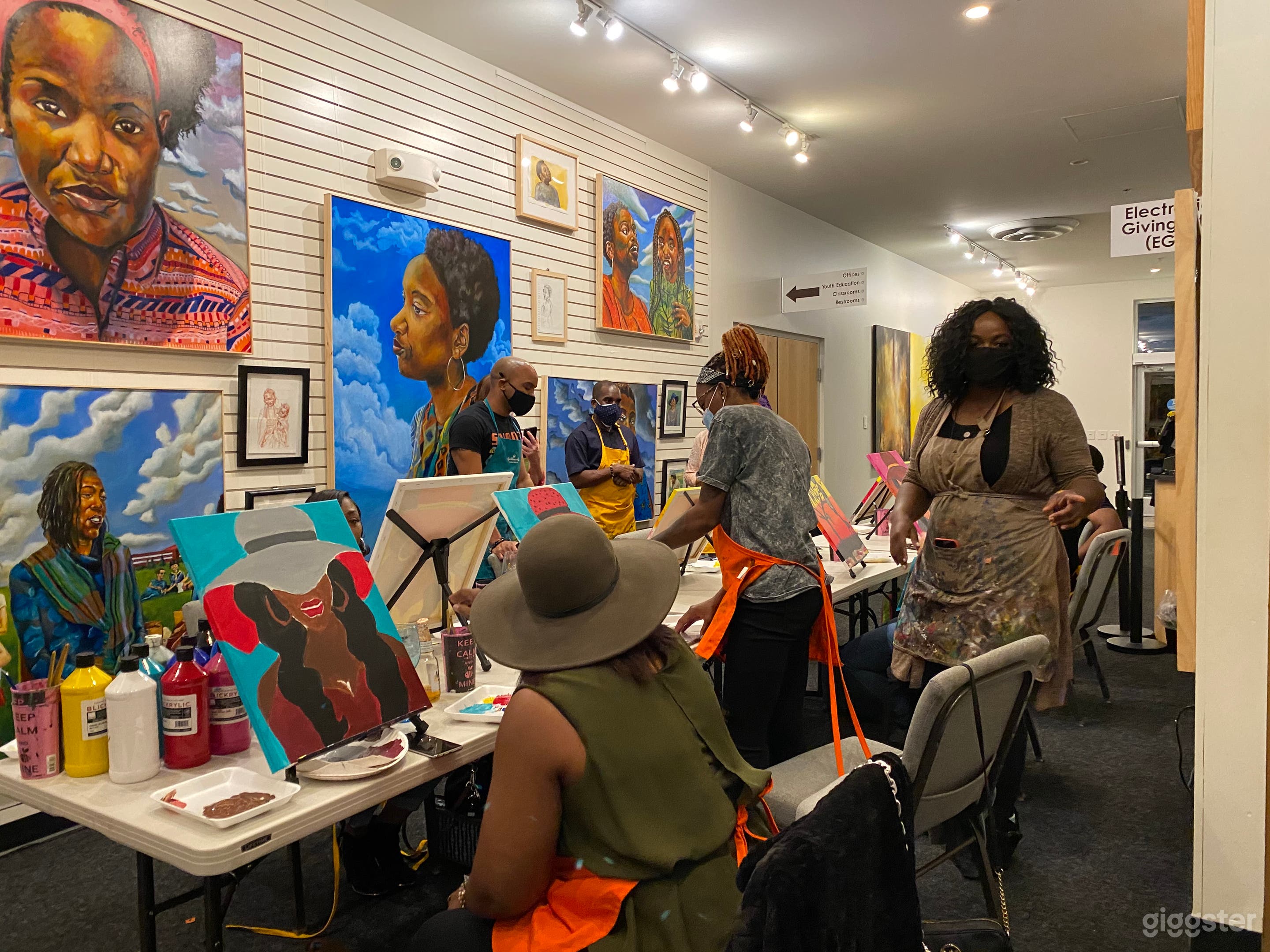 Paint party right, wall view