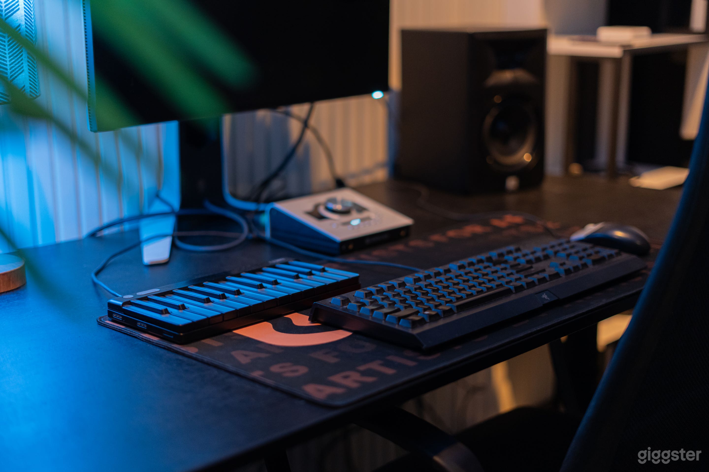 Cozy Recording Music Studio | Chinatown Photo 4