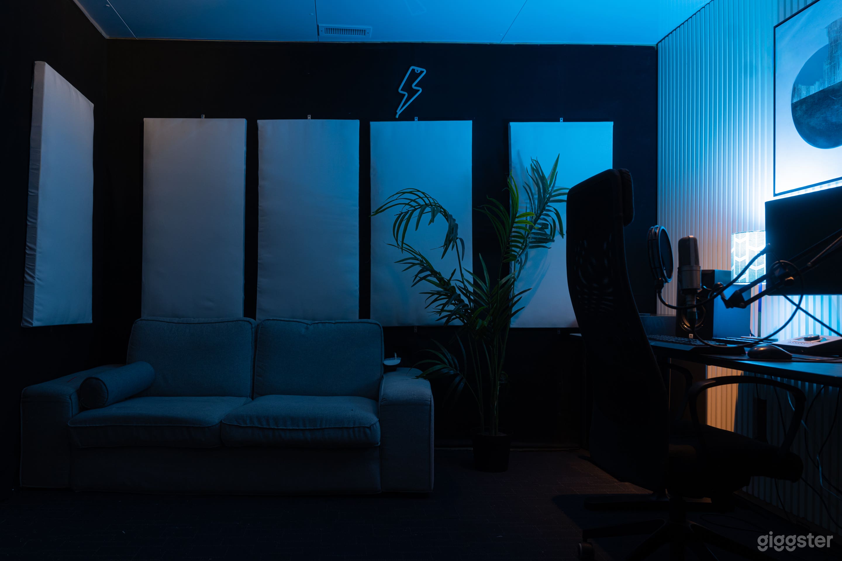 Cozy Recording Music Studio | Chinatown Photo 2