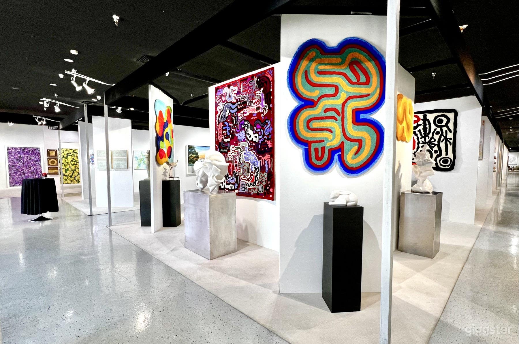 Art Showroom/Gallery Space Photo 4