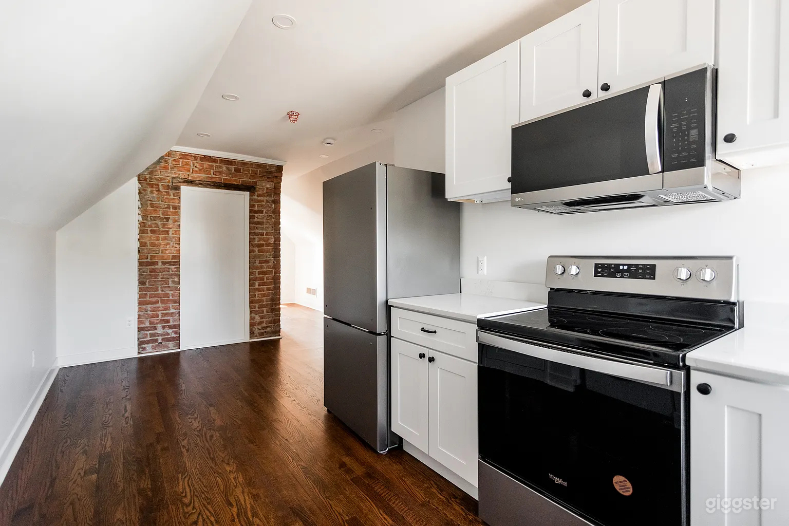 Intimate Loft Above Neighborhood Hot Spot Photo 1