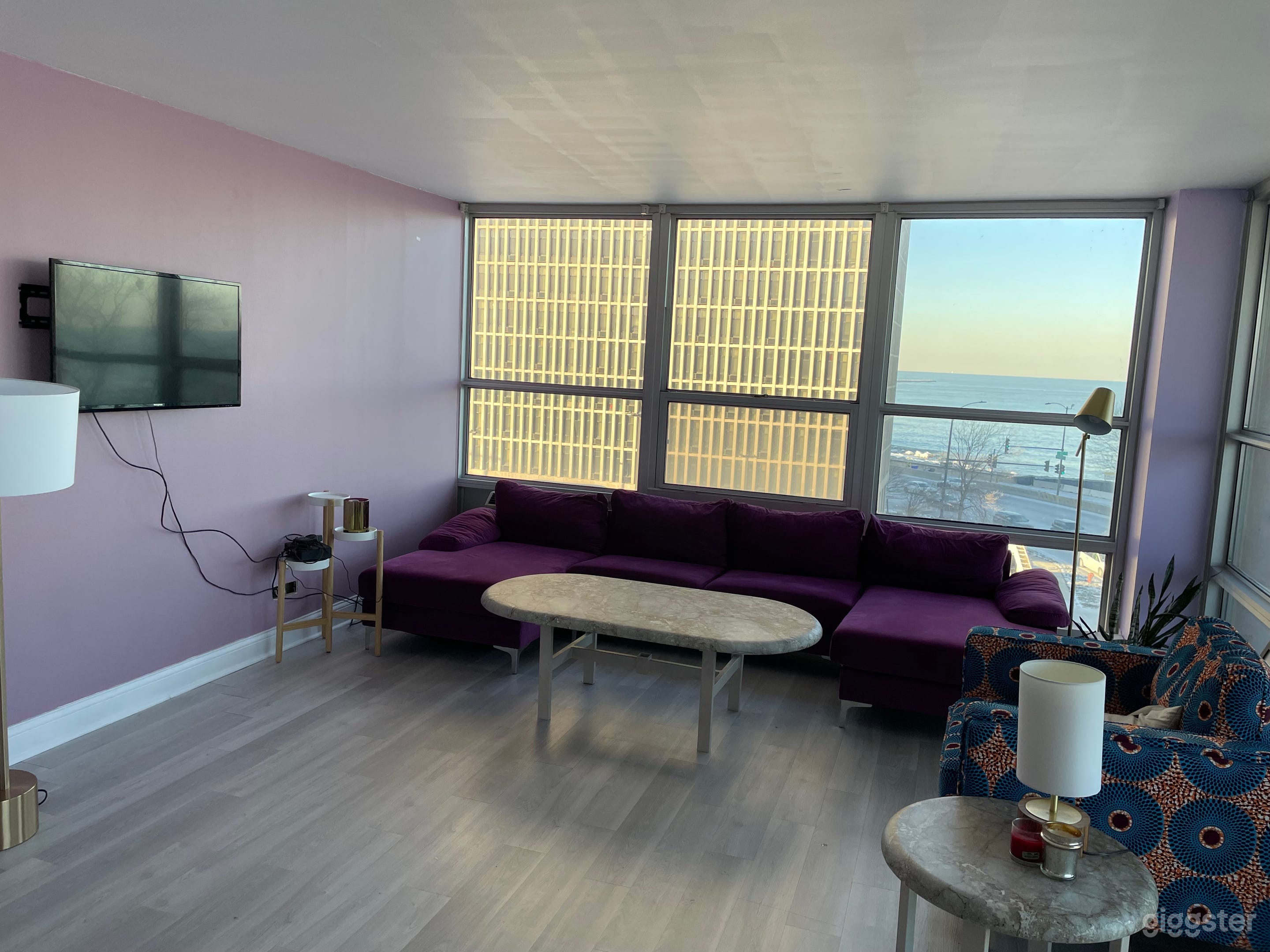 Colorful space with lake views Photo 3