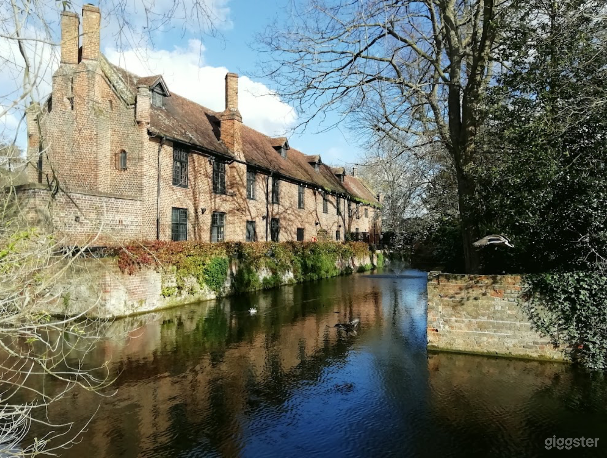 Tudor Barn Eltham Photo 4
